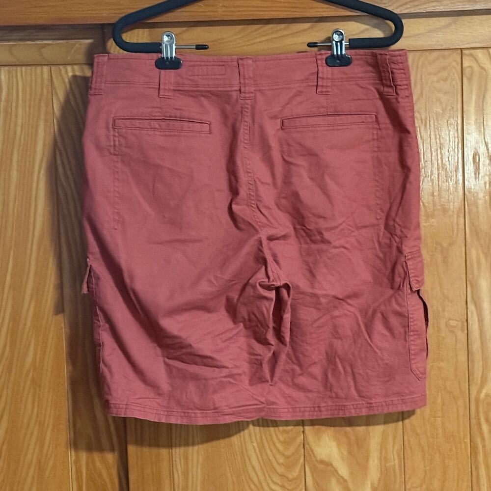 Men's Wrangler Relaxed Fit Cargo Shorts Coral Red Pink 36 - Picture 3 of 13